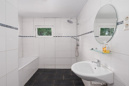 006 Familiehuis met Hottub   trekkershutten | 18 Pers