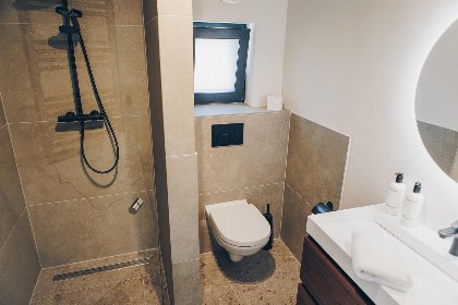 026 Hill Side Scandi met hottub | 5 pers