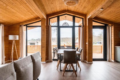 009 Lake House Scandi | 5 pers