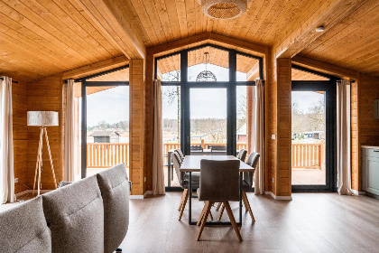 010 Lakehouse Scandi | 5p