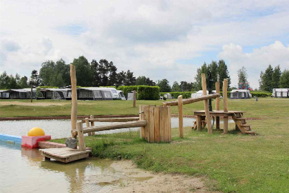 036 Lodge met zicht op het water voor 5 personen op Resort Wilsumer Berge