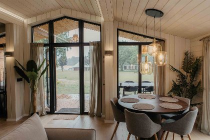 025 Panorama Lake House Scandi met hottub | 5 pers