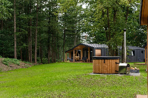 Prachtige 4 persoons Lodge met Hottub in Wilsum nabij de grens Duitsland Nederland