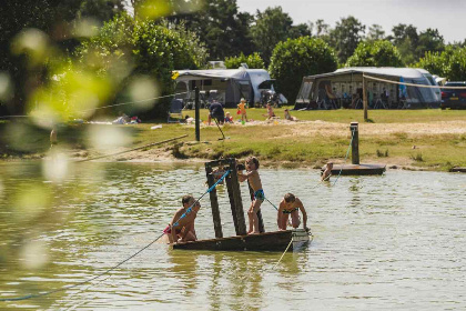 011 Prachtige 4 persoons Lodge met Hottub in Wilsum nabij de grens Duitsland Nederland