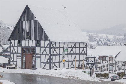 057 Vakantiehuisje Winterberg: Comfortabel Verblijf voor 5 Personen | Appartement   Am Roten Kreuz 11 | Zuschen