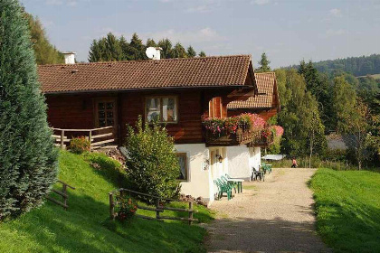 001 Karakteristieke twee persoons vakantiewoning in de Eifel