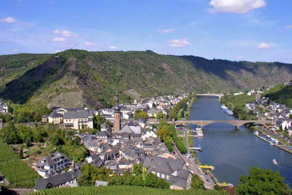 001 Prachtig 18 persoons vakantiehuis in een idyllisch dorp in de Eifel