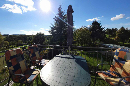 022 Prachtig 18 persoons vakantiehuis in een idyllisch dorp in de Eifel