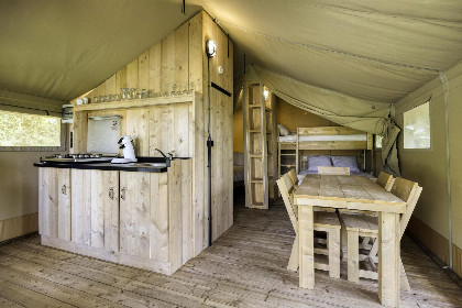 001 Comet 27 Lodges