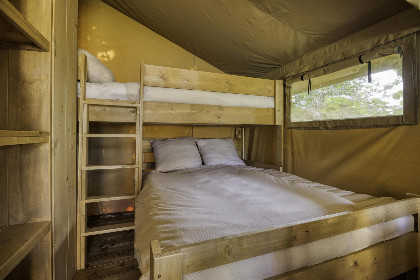 004 Comet 27 Lodges