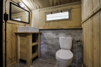007 Comet 27 Lodges