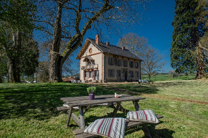 001 Petit Savigny