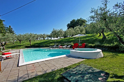 004 Vakantiehuis Casale degli Ulivi