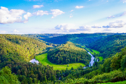 Met een rijke cultuur, historische steden en prachtige landschappen, biedt het land een divers aanbod aan activiteiten voor elk type reiziger