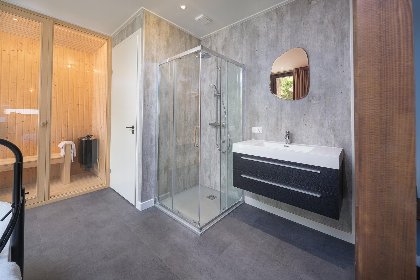 011 Our Wellness Lodge met hottub 