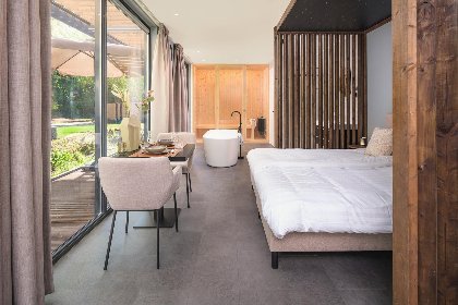 016 Our Wellness Lodge met hottub 