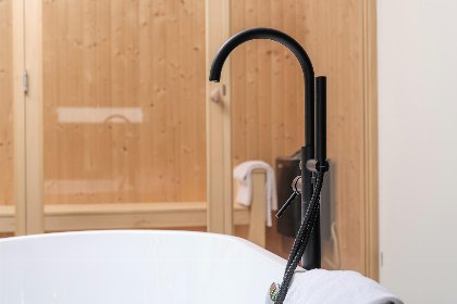 020 Our Wellness Lodge met hottub 