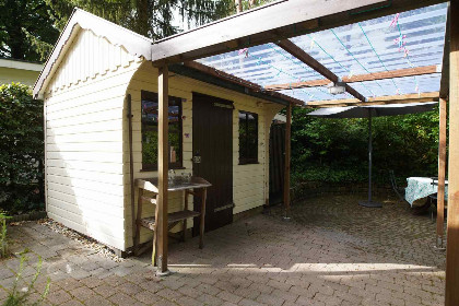 016 Gezellig 4 persoons chalet, natuurrijk gelegen op klein vakantiepark in Dieverbrug