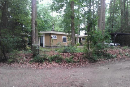 027 Leuke 4 persoons bungalow op rustige locatie in het bos in Drenthe