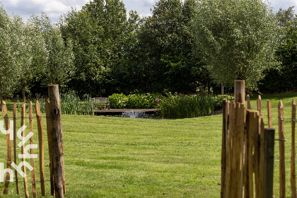 027 Zeer luxe, ruim en authentiek 6 persoons vakantiehuis met grote tuin in Dwingeloo