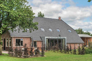 Luxe 12 persoonsgroepsaccommodatie met hottub in het landelijke Ellertshaar in Drenthe