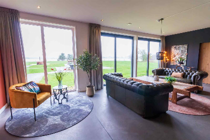 007 Luxe 18 persoonsgroepsaccommodatie met hottub in het landelijke Ellertshaar in Drenthe