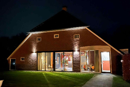 004 Luxe 30 persoonsgroepsaccommodatie met hottub in het landelijke Ellertshaar in Drenthe