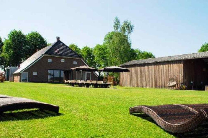 027 Luxe 30 persoonsgroepsaccommodatie met hottub in het landelijke Ellertshaar in Drenthe