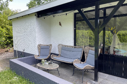 012 4 persoons bungalow met een trampoline in de tuin op vakantiepark de Kremmer