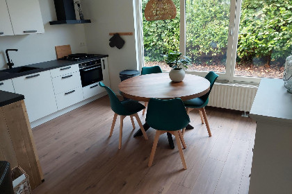 004 Gelijkvloerse 4 persoons bungalow op een vakantiepark in Gasselte