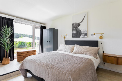 001 Tiny House voor 2 personen rondom een vijver op park de Kremmer