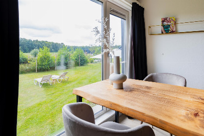 011 Tiny House voor 2 personen rondom een vijver op park de Kremmer
