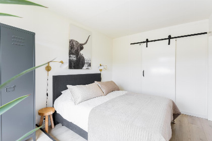 015 Tiny House voor 2 personen rondom een vijver op park de Kremmer
