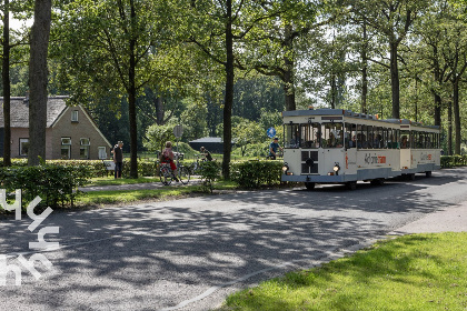 009 Modern 4 persoons vakantiehuis met riante tuin en terras aan de zwemvijver in Havelte