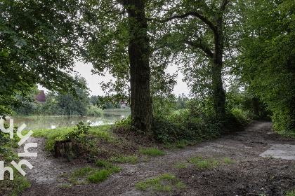 030 Modern 4 persoons vakantiehuis met riante tuin en terras aan de zwemvijver in Havelte