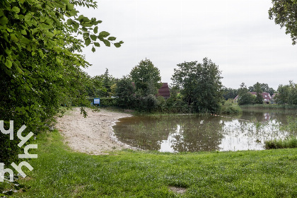 041 Modern 4 persoons vakantiehuis met riante tuin en terras aan de zwemvijver in Havelte