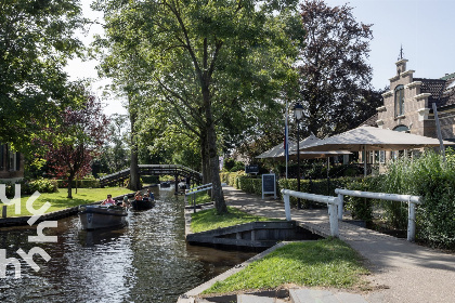 043 Modern 4 persoons vakantiehuis met riante tuin en terras aan de zwemvijver in Havelte