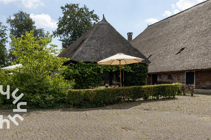 020 Prachtige 21  persoons rietgedekte groepsaccommodatie in Havelte