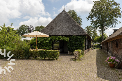 021 Prachtige 21  persoons rietgedekte groepsaccommodatie in Havelte