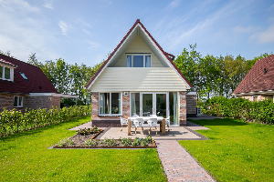 Prachtige 6 persoons vakantievilla met grote tuin aan de zwemvijver in Havelte, Drenthe