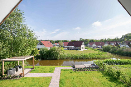 021 Prachtige 6 persoons vakantievilla met grote tuin aan de zwemvijver in Havelte, Drenthe