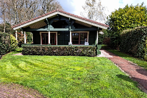 Knus Finse bungalow voor 4 personen in Drenthe