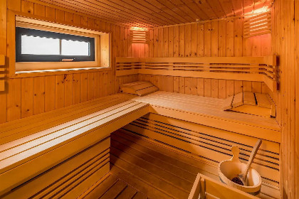 011 10 Persoons landhuis met sauna op een vakantiepark in Drenthe