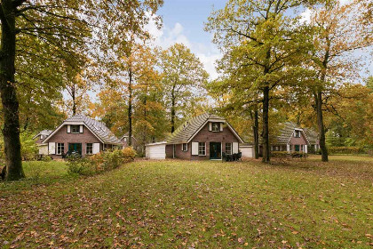 018 10 Persoons landhuis met sauna op een vakantiepark in Drenthe