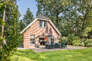 Vrijstaande 8 persoons bungalow op een vakantiepark in Drenthe