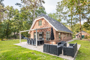 Vrijstaande wellness vakantiehuis met sauna, whirlpool en sunshower, gelegen in Drenthe