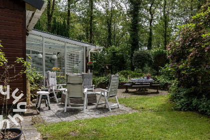 018 Bosrijk gelegen 4 persoons vakantiehuis met prachtige tuin en heerlijke serre, in Norg