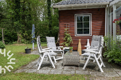 024 Bosrijk gelegen 4 persoons vakantiehuis met prachtige tuin en heerlijke serre, in Norg