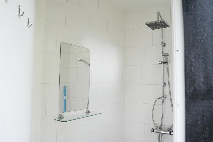 005 Comfortplaats met prive hottub en prive sanitair naast de plaats