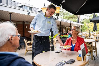 008 Comfortplaats met prive hottub en prive sanitair naast de plaats